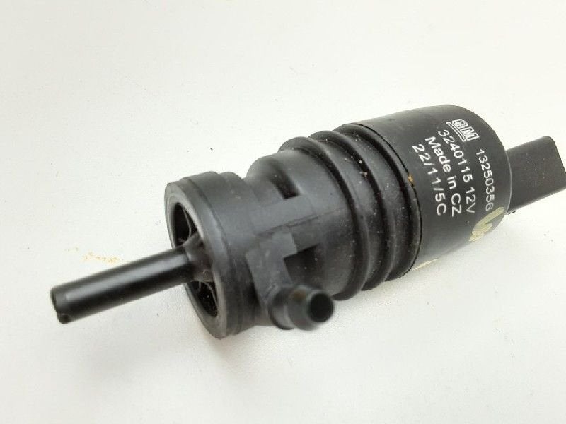 LAVE-GLACE POMPE ARRIÈRE Suzuki Swift (ZA / ZC / ZD), Dhr. M. Roggen, Stadsweg 37 37
9917 PV  WIRDUM GR., NL, Suzuki, Utilisé