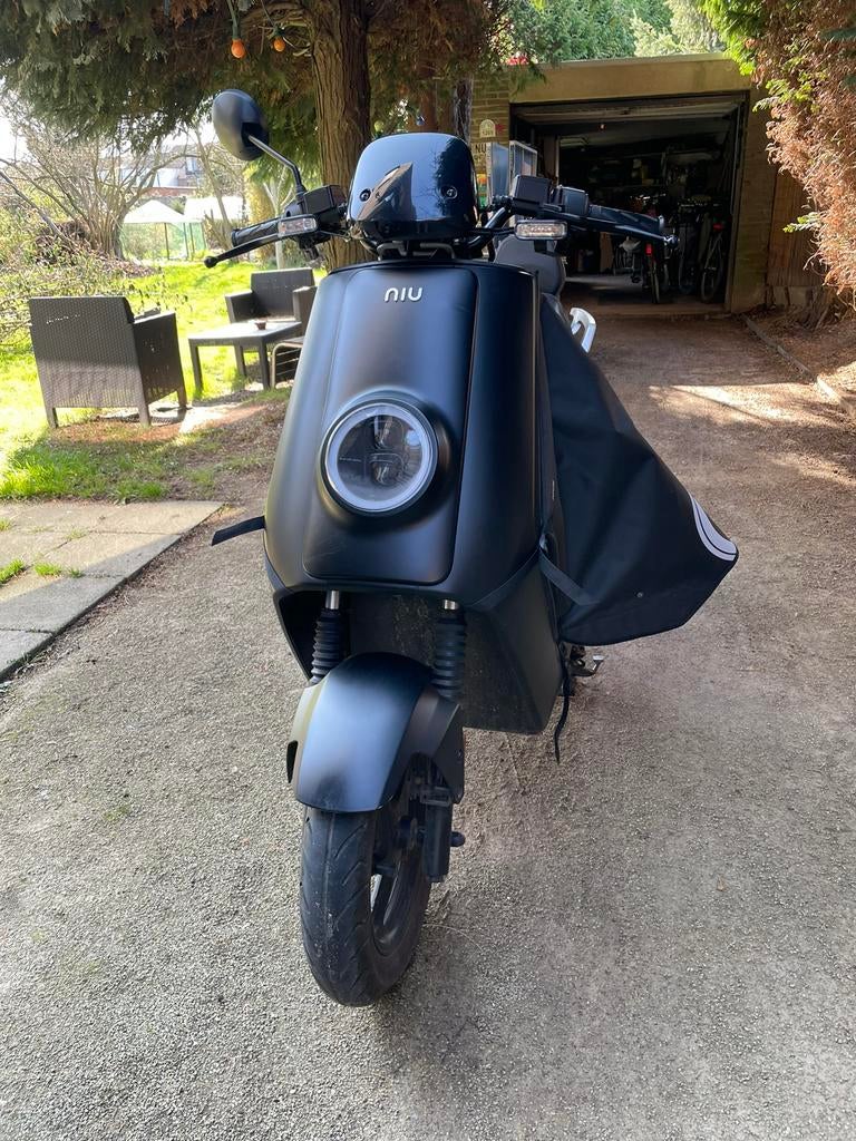 Niu Nqi Sport Mat Zwart B Klasse Vol Opties, Classe B (45 km/h), Enlèvement, Utilisé, Électrique