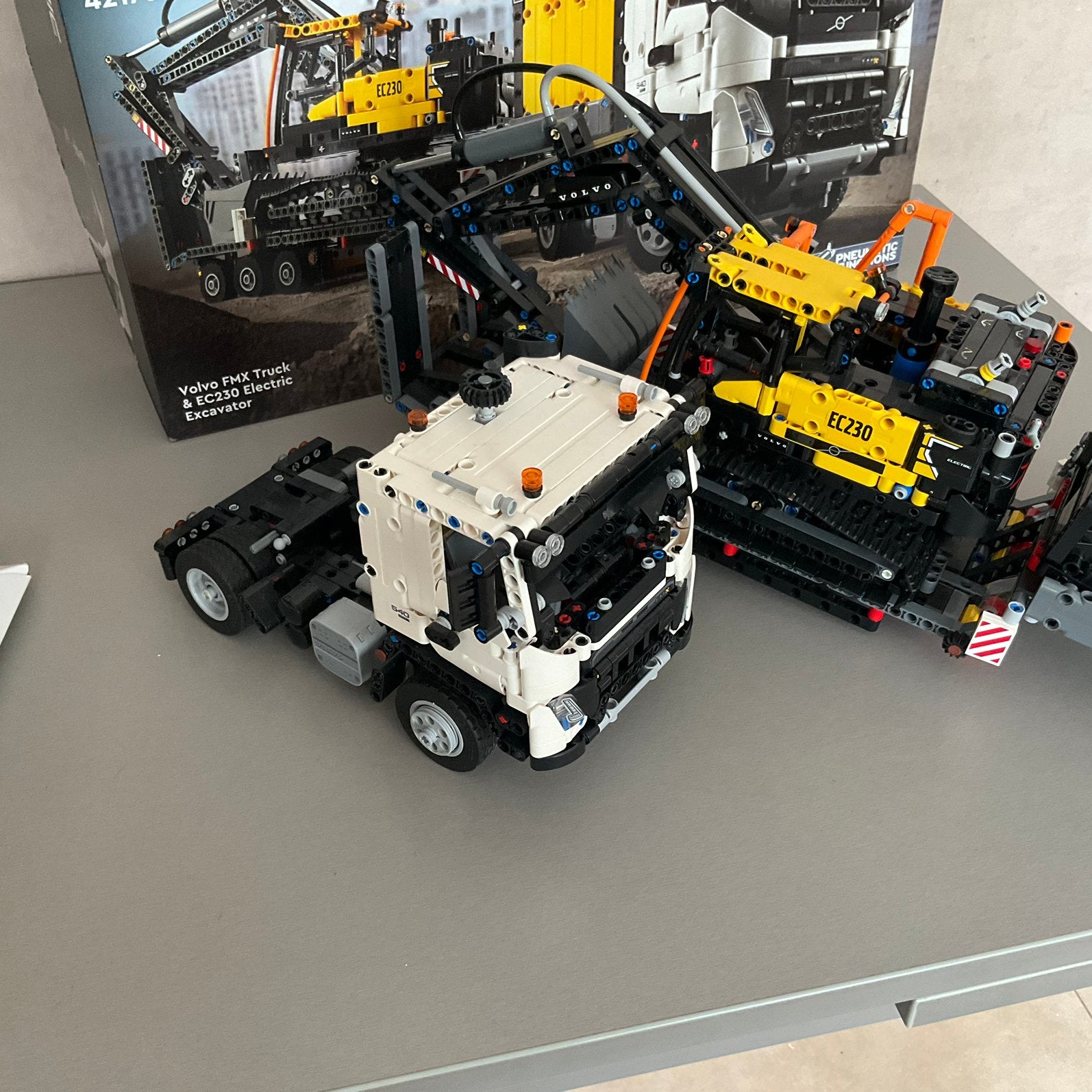 Lego Volvo truck 42175, Enlèvement, Comme neuf