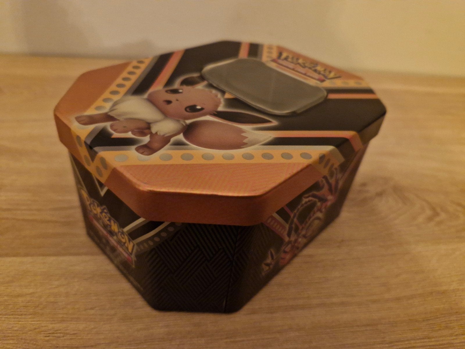 Pokémon, blik met venster om kaarten, figuurtjes te bewaren, Collections, Enlèvement ou Envoi, Comme neuf, Autre, Autres marques