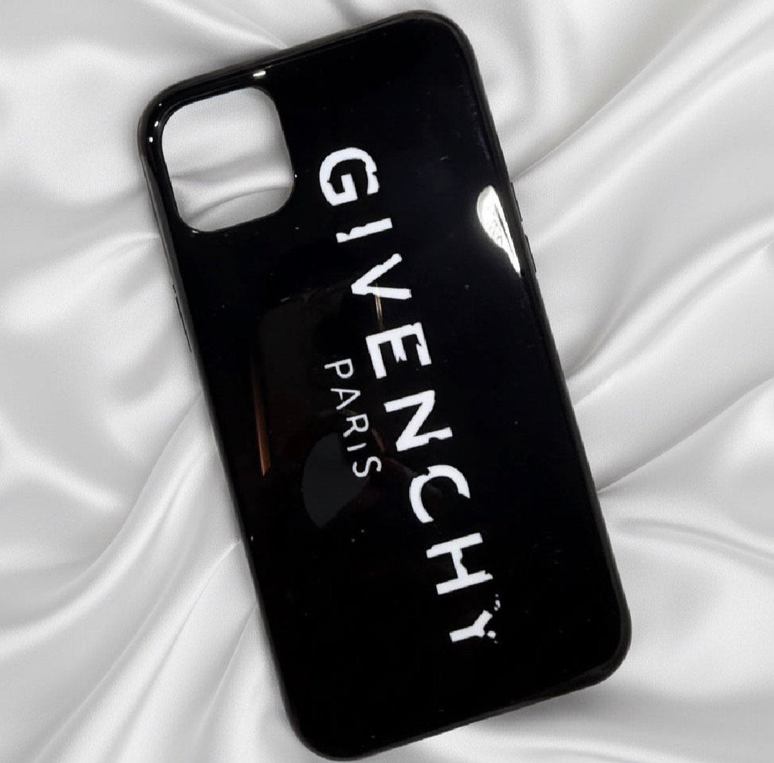 Neuve 230€ coque Givenchy iphone 11, Enlèvement ou Envoi, Neuf, IPhone 11, Blanc