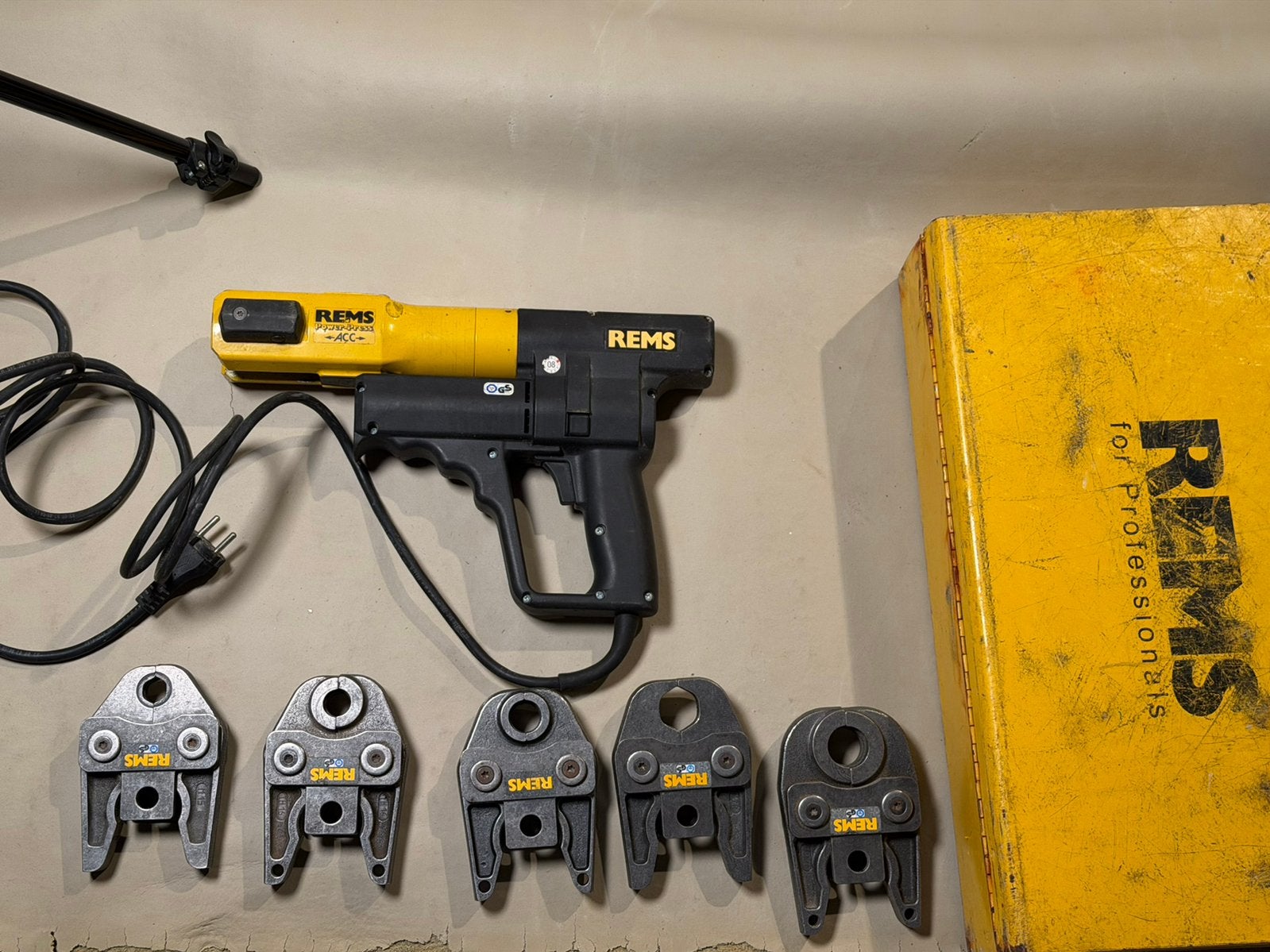 REMS Power-Press ACC- PROFESSIONELE set met 5 persbekken, Ophalen of Verzenden, Zo goed als nieuw