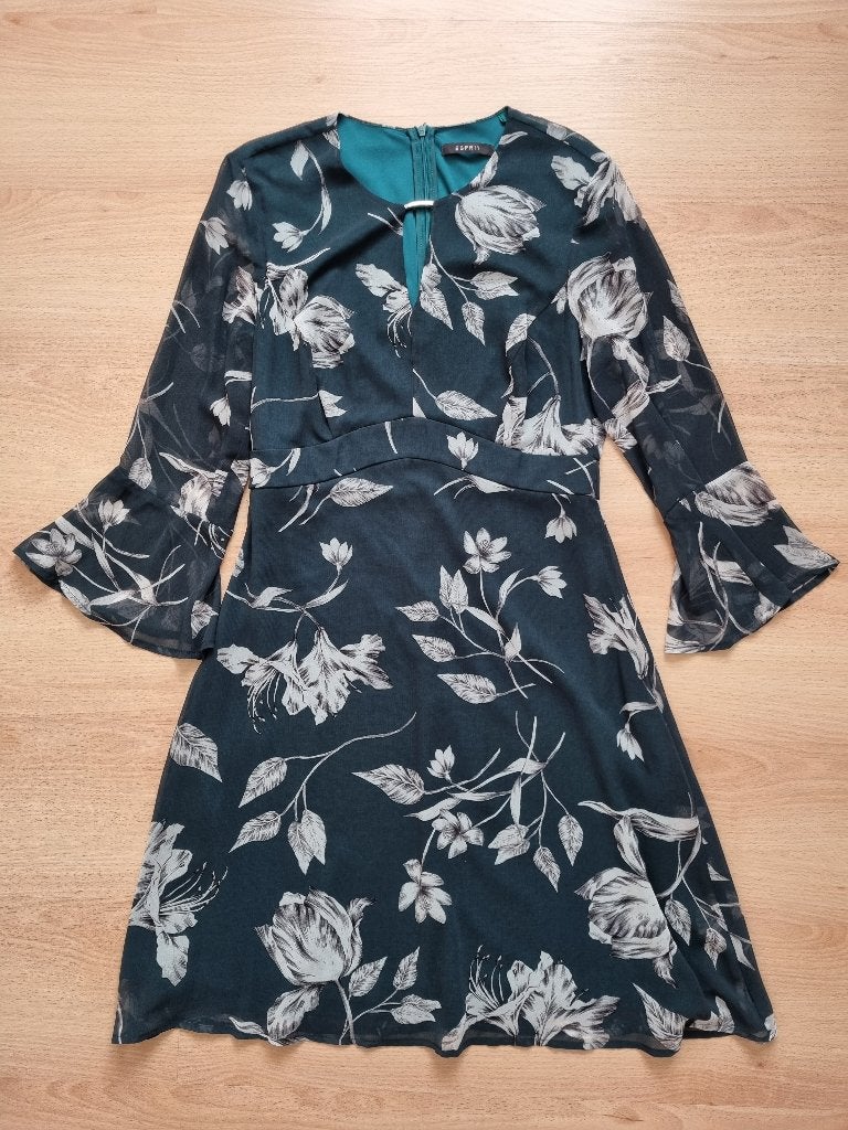 Robe verte à motif floral blanc - taille 38, Vêtements | Femmes, Taille 38/40 (M), Enlèvement ou Envoi, Au-dessus du genou, Esprit