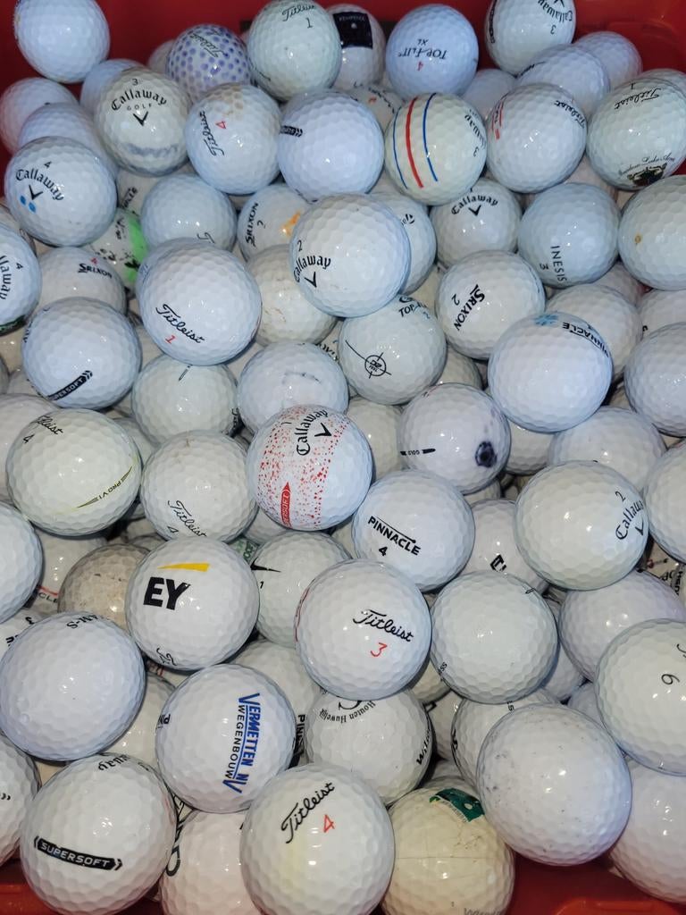 Golfballen: gereinigd, goede staat.Beschikbaar 500, €0.30/st, Sports & Fitness, Golf, Enlèvement