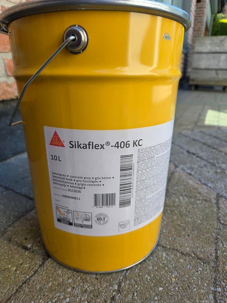 SIKAFLEX 406 KC   BETON GRIJS   7 VATEN VAN 10 L. NIEUW., Bricolage & Construction, Enlèvement, Gris