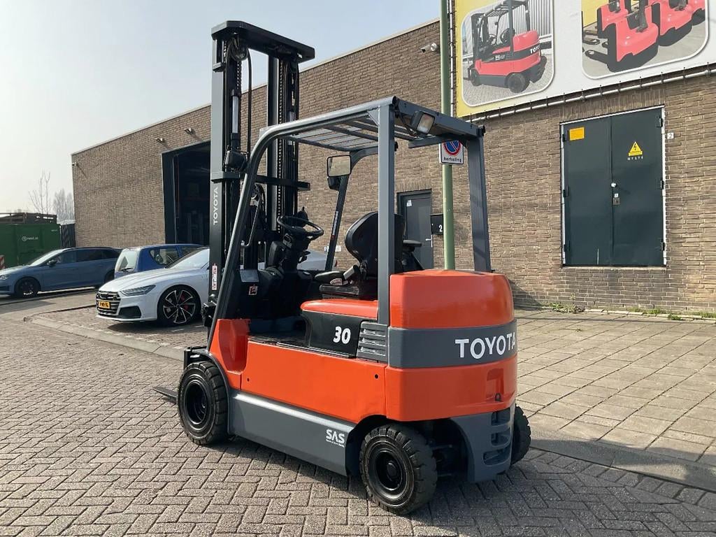 Toyota 7FBMF30 3000KG 6.50METER HEFTRUCK, Articles professionnels, Machines & Construction | Chariots élévateurs & Transport interne