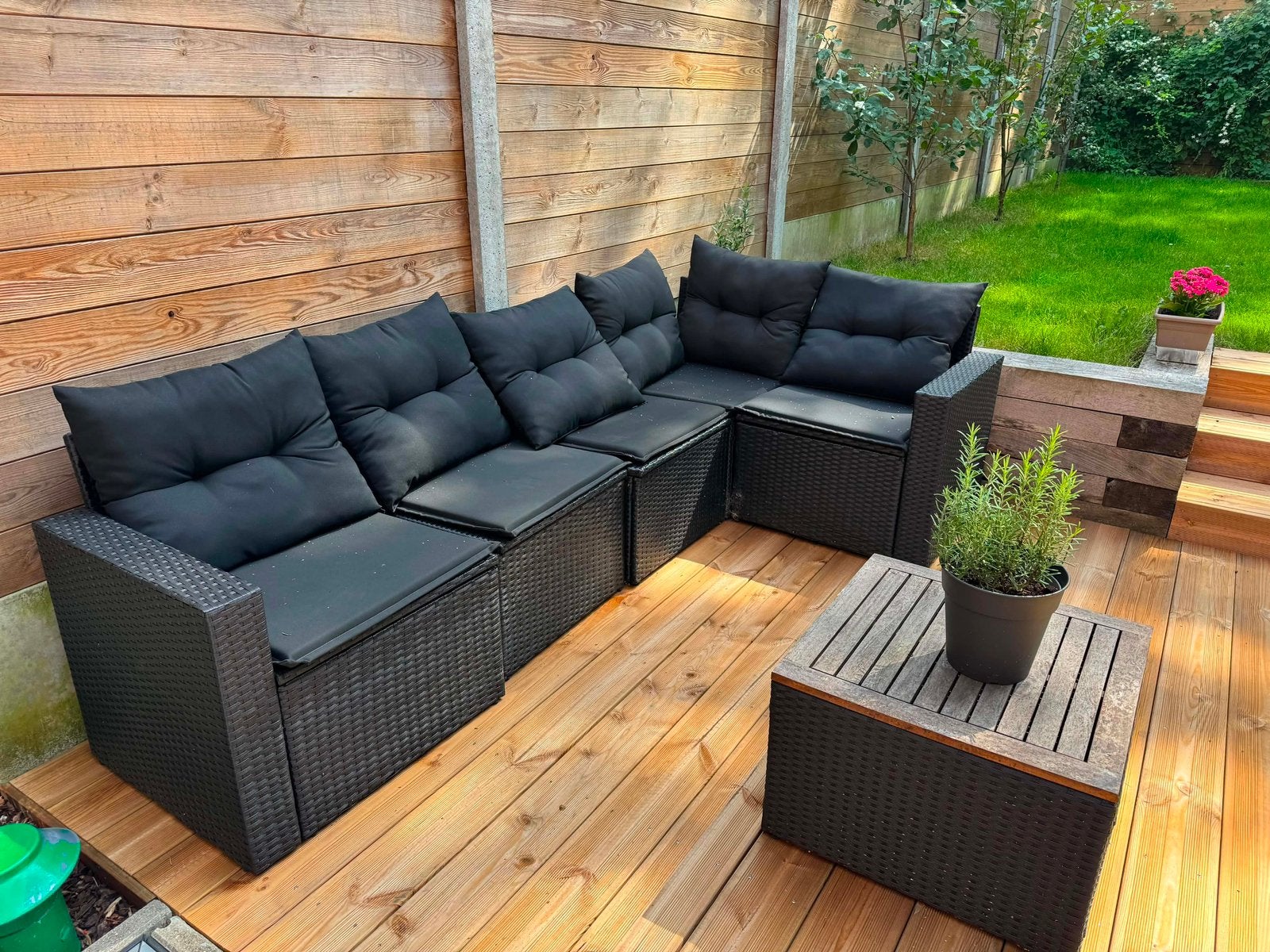salon de jardin, de couleur noire, marque Vidaxl, Tuin en Terras, Tuinsets en Loungesets, Ophalen, Bijzettafel, Zo goed als nieuw