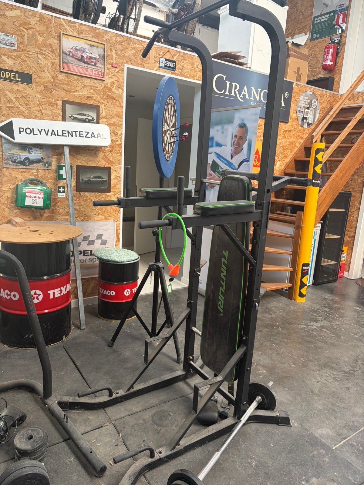 fitnesstoestel tunturi + dumbels,gewichten +bokszakstaander, Sport en Fitness, Ophalen, Zo goed als nieuw