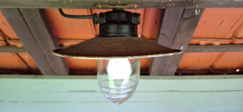 Oude fabriekslamp/stallamp/schuurlamp/industieële lamp, Antiek en Kunst, Curiosa en Brocante, Ophalen of Verzenden