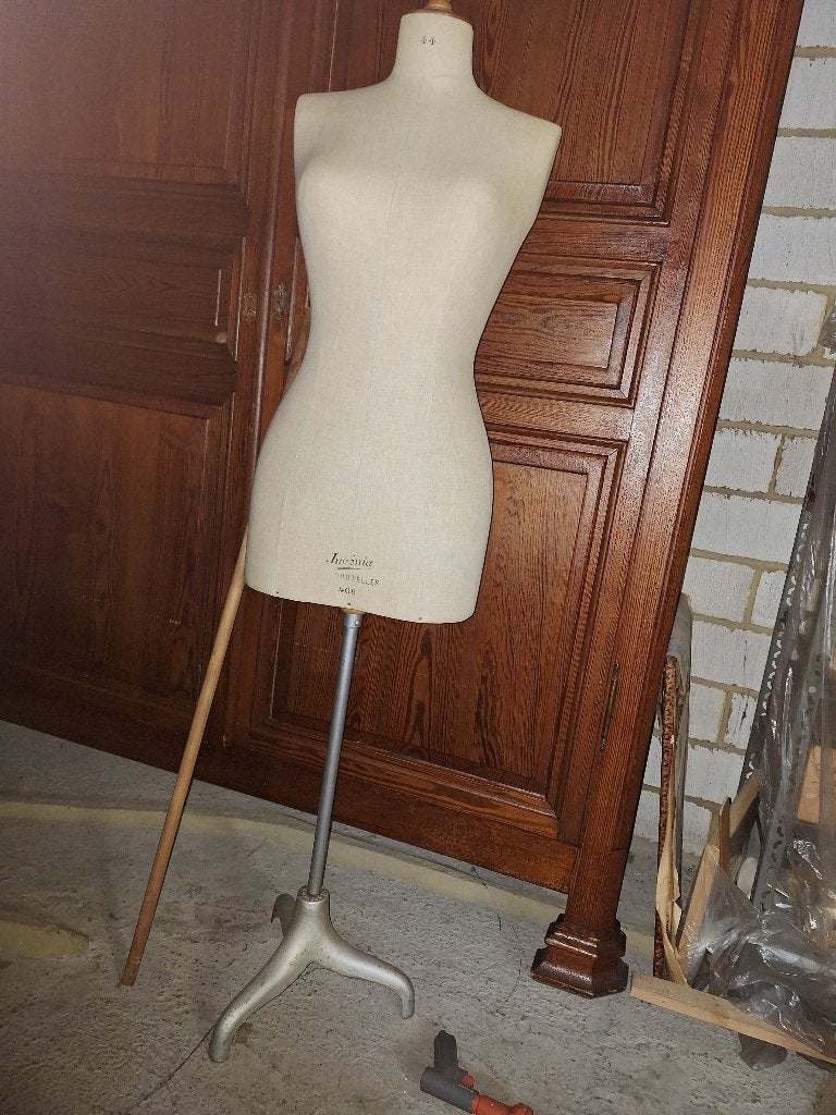 Mannequin Femme  Juvénia  T44, Enlèvement