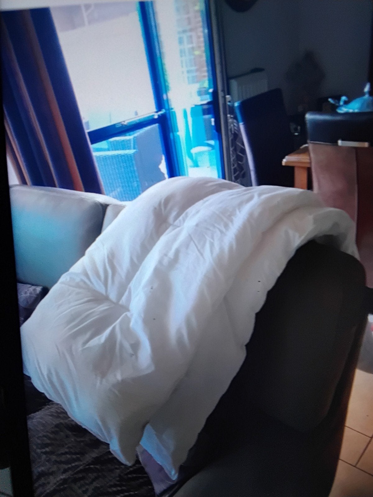 eenpersoonsbed , met matras,beschermer,donsdeken+bedovertrek, Huis en Inrichting, Ophalen