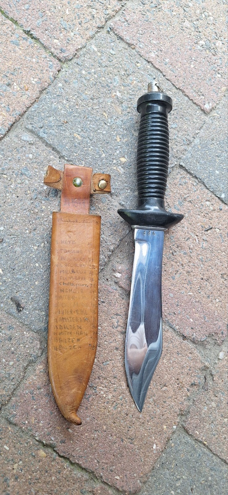 Couteau de scaphandrier, Collections, Enlèvement