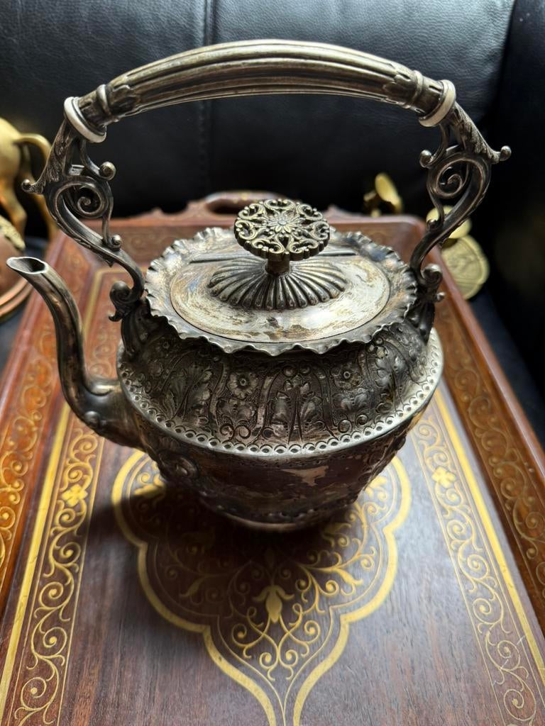 Théière ancienne en métal argenté, Antiquités & Art, Enlèvement ou Envoi