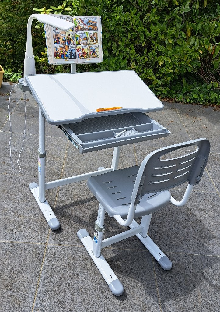Bureau enfant - réglable - évolutif, Enlèvement, Utilisé, Table(s) et Chaise(s)
