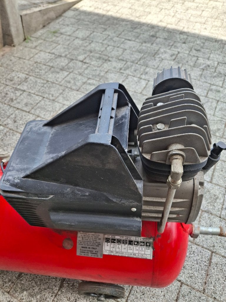 Compresseur, Bricolage & Construction, 25 à 100 litres, Enlèvement, Utilisé, Moins de 200 litres/min
