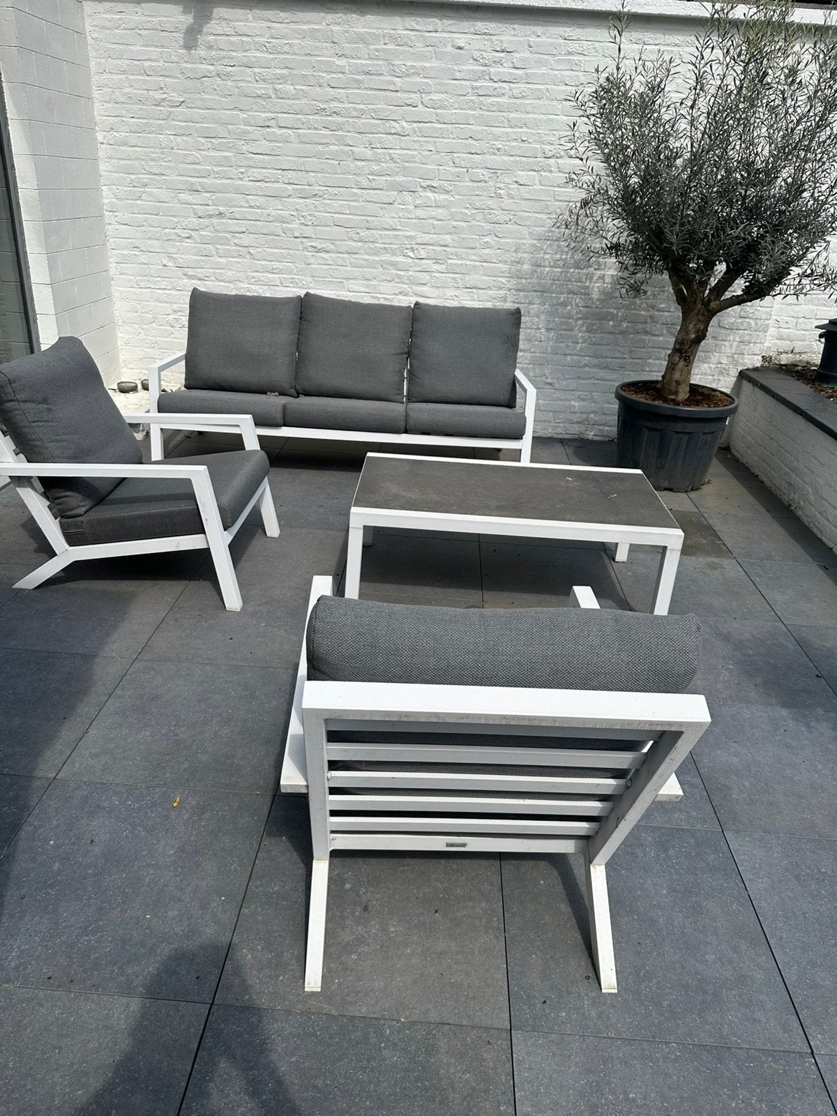 Lounge, Ophalen, 5 zitplaatsen, Gebruikt, Bijzettafel