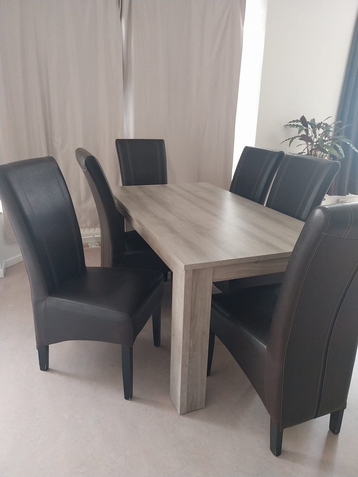 Eettafel + dressoir + vitrinekast, Ophalen, Gebruikt