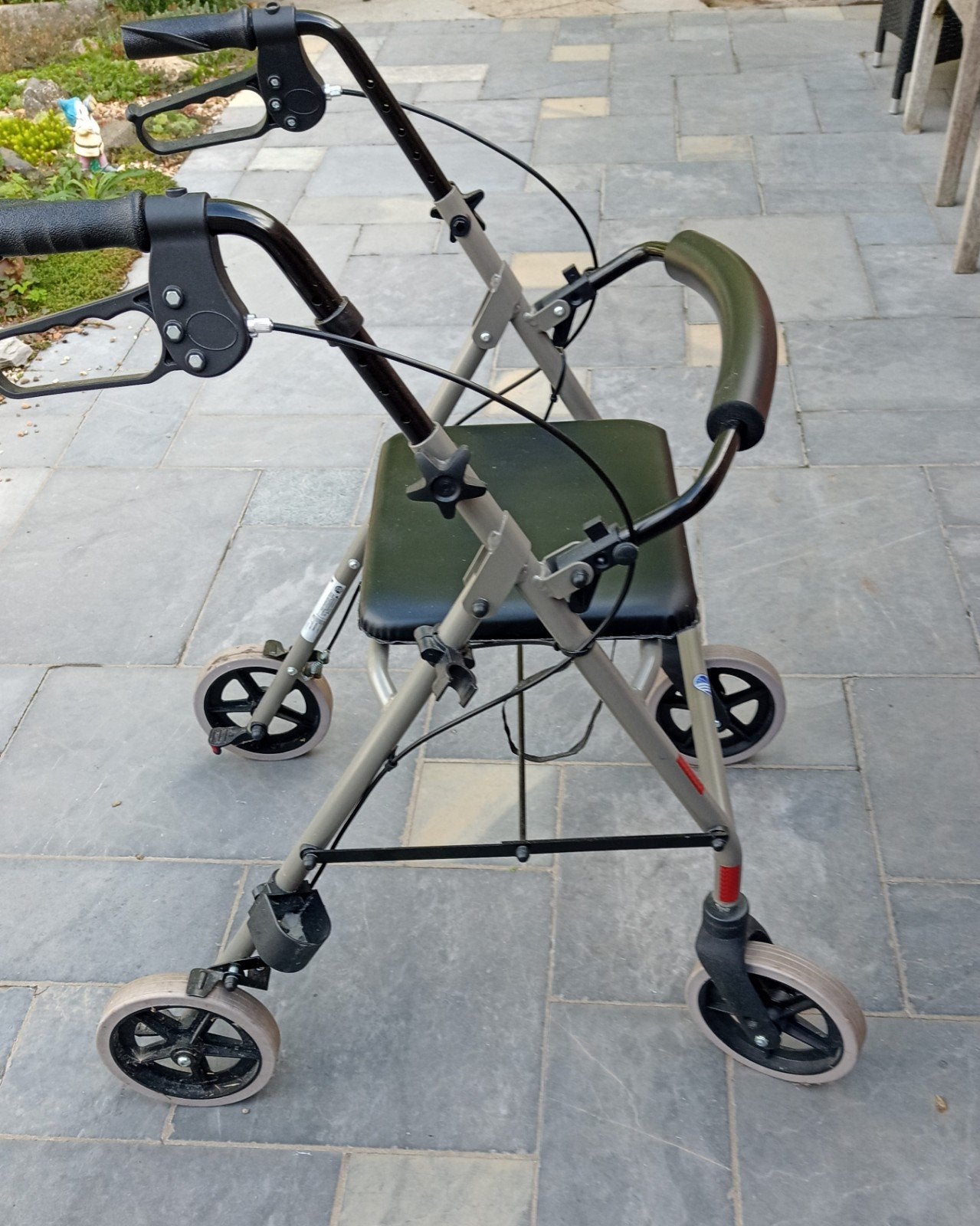 Rollator Vermeiren met zitje, Ophalen, Opvouwbaar, Zo goed als nieuw