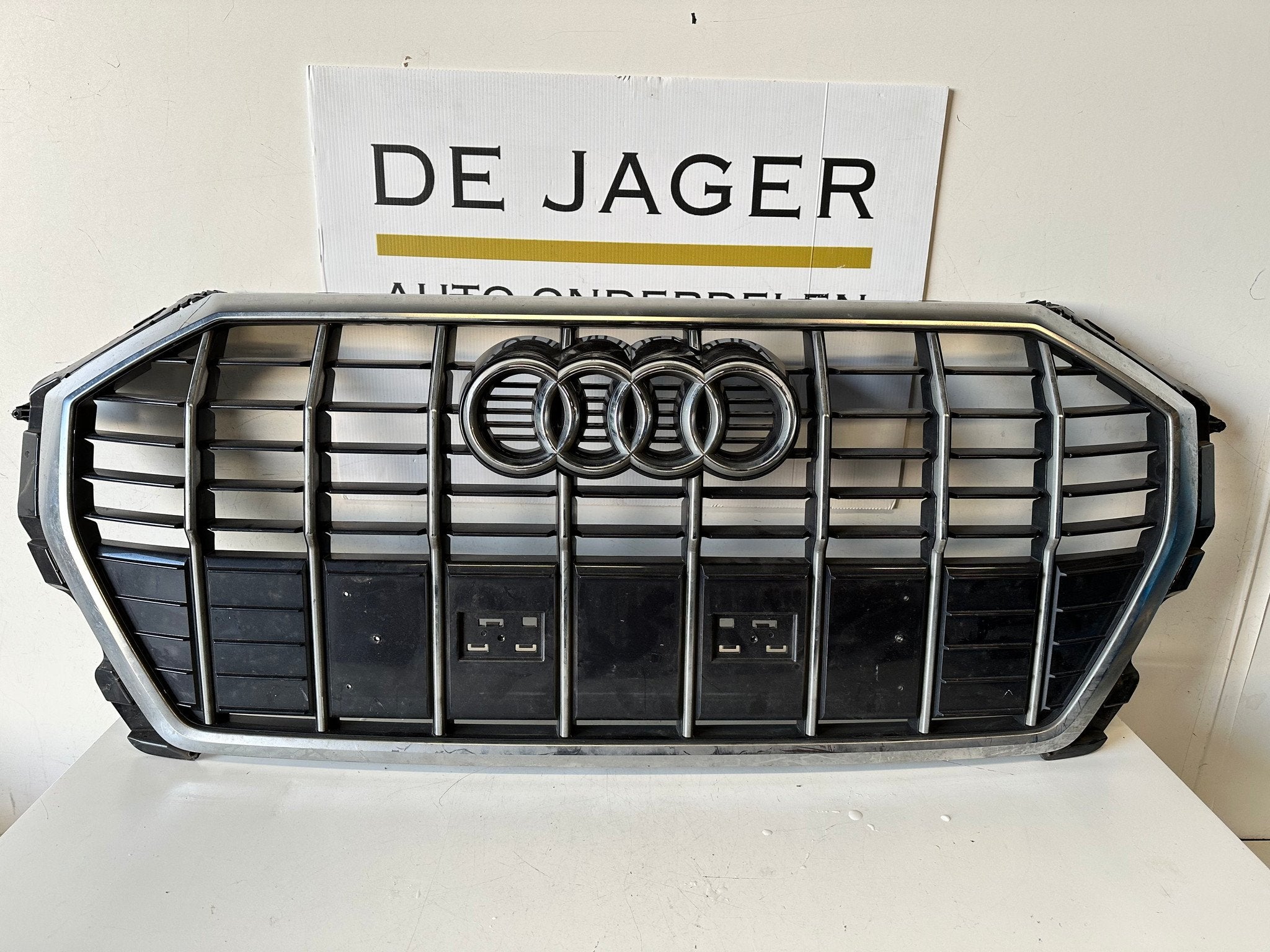 AUDI Q3 83A S-LINE CALANDRE GRILLE CHROME 83A853651, AUDI AG, Auto-Union-Strasse 1
85045  Ingolstadt, DE, Audi, Utilisé