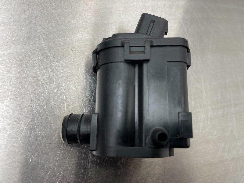 RUITENSPROEIERPOMP VOOR Hyundai Kona (OS) (|985102J500|), Hyundai Motor Deutschland GmbH, Gebruikt, Kaiserleipromenade 5
63067  Offenbach am Main, DE