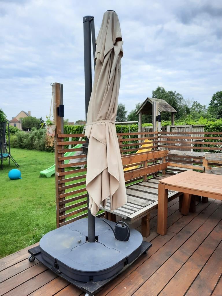 Joli grand parasol flottant + base de parasol assortie, Jardin & Terrasse, Parasols, Enlèvement, Base de parasol, Réglable