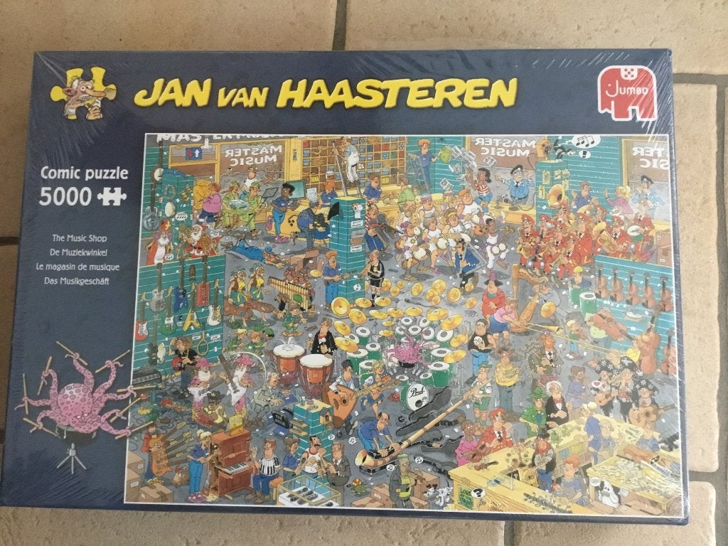 Puzzel Jumbo 5000 stukjes Jan Van Haasteren De muziekwinkel, Ophalen of Verzenden, Meer dan 1500 stukjes, Nieuw, Legpuzzel