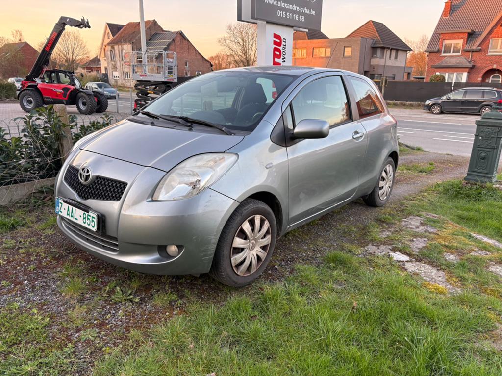 Toyota Yaris bj 2008 1.3 benzine, Auto's, Voorwielaandrijving, Stof, 4 cilinders, Grijs