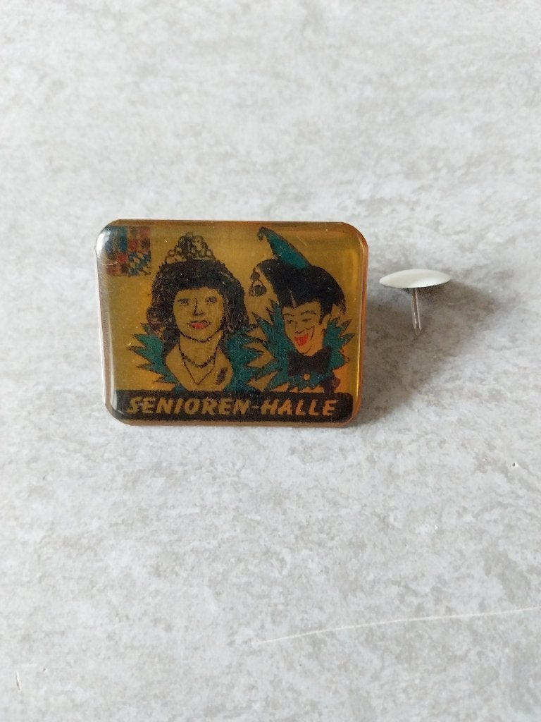 Pin Senioren Halle Carnaval, Ophalen of Verzenden, Gebruikt, Stad of Land, Speldje of Pin