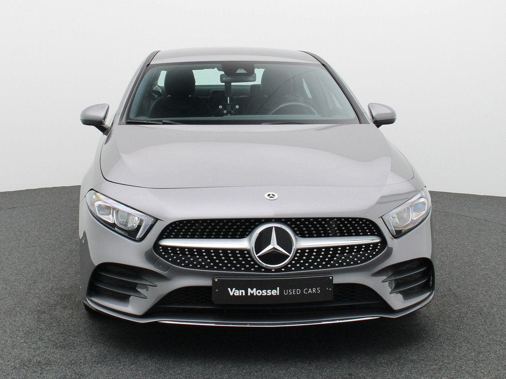 Mercedes-Benz A 180 sedan + AMG LINE + CAMERA + LED + 1Y USE, Auto's, 4 deurs, 4 cilinders, 136 pk, Leder en Stof