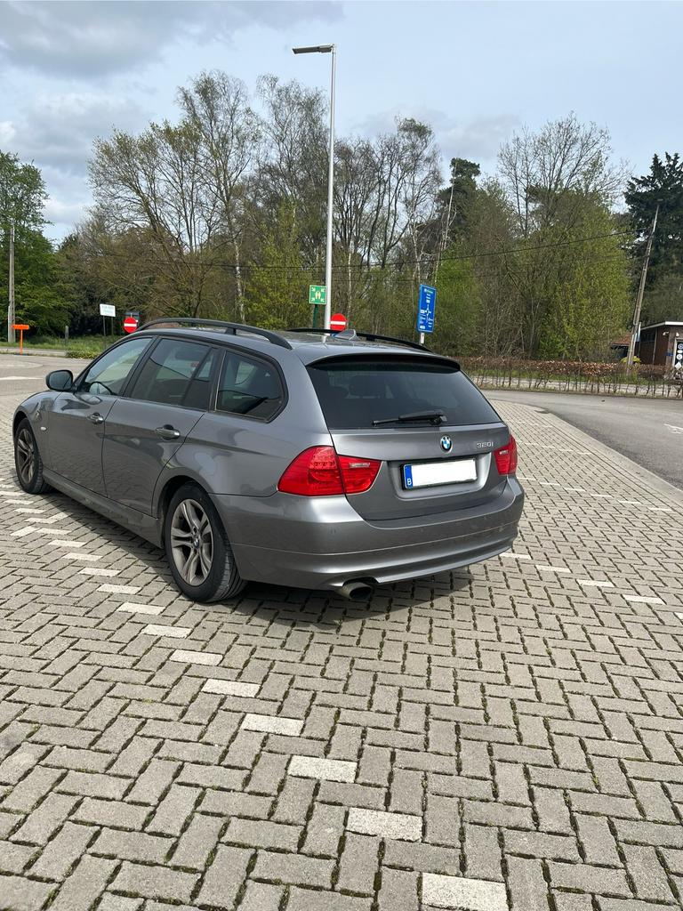 Bmw e91 320i benzin 2009, Auto's, Automaat, Zwart, Navigatiesysteem, Leder en Stof