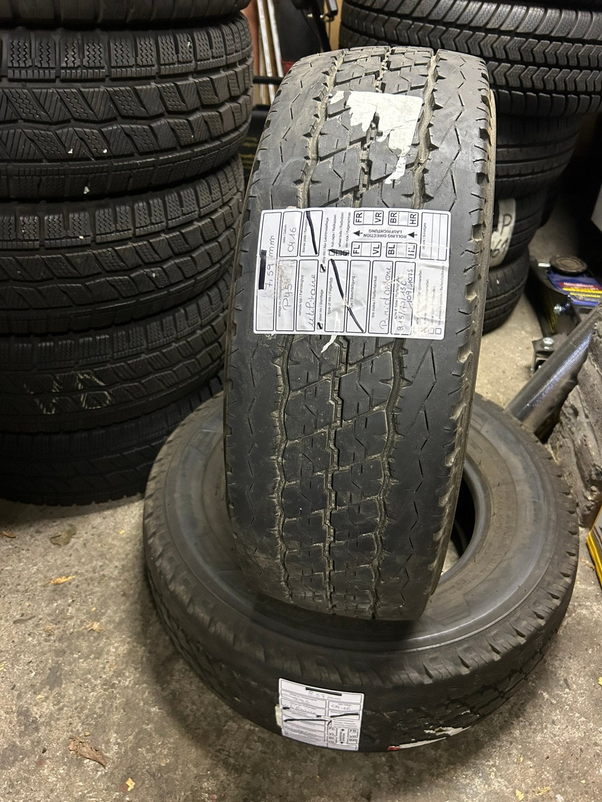 2 pneus été bridgestone 215/70/15C. 109/107S, Autos : Pièces & Accessoires, 15 pouces, 215 mm, Pneus été, Véhicule utilitaire