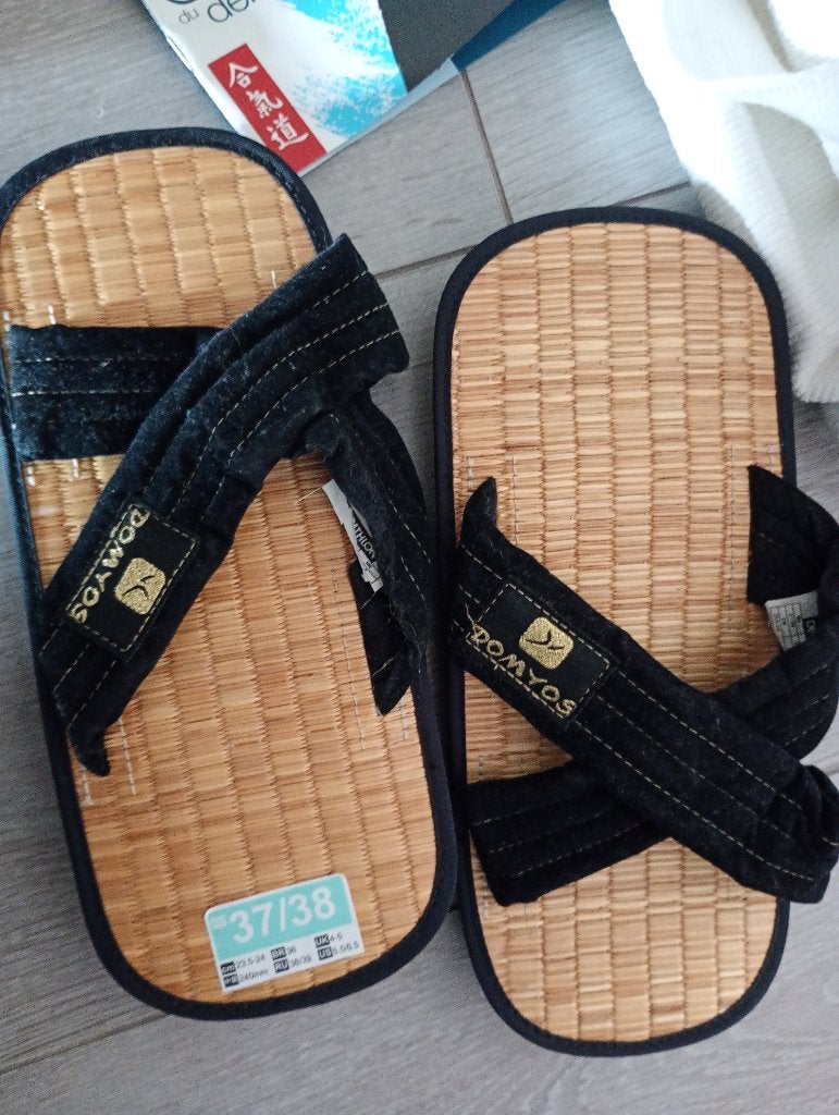 Chaussure et kimono Aikido, Sport en Fitness, Vechtsporten en Zelfverdediging, Ophalen, Zo goed als nieuw, Aikido, Vechtsportmaterialen