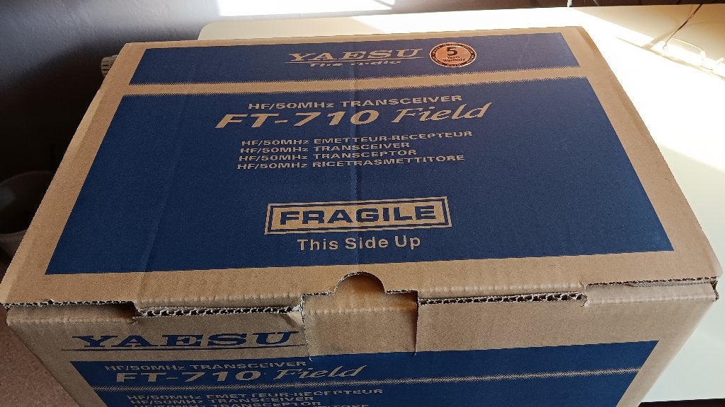 A vendre   FT710  neuf, Télécoms, Enlèvement ou Envoi, Neuf, Émetteur et Récepteur