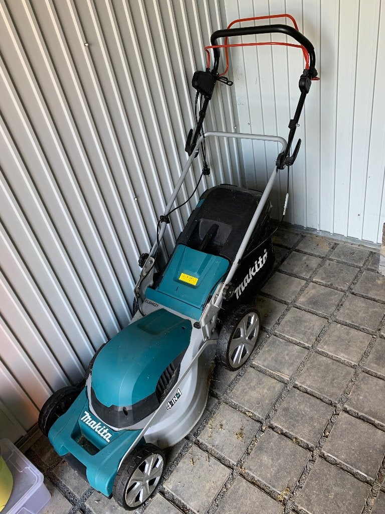 Elektrische grasmaaier Makita (4 in 1) in zeer goede staat, Tuin en Terras, Grasmaaiers, Ophalen, Gebruikt, Elektrische grasmaaier