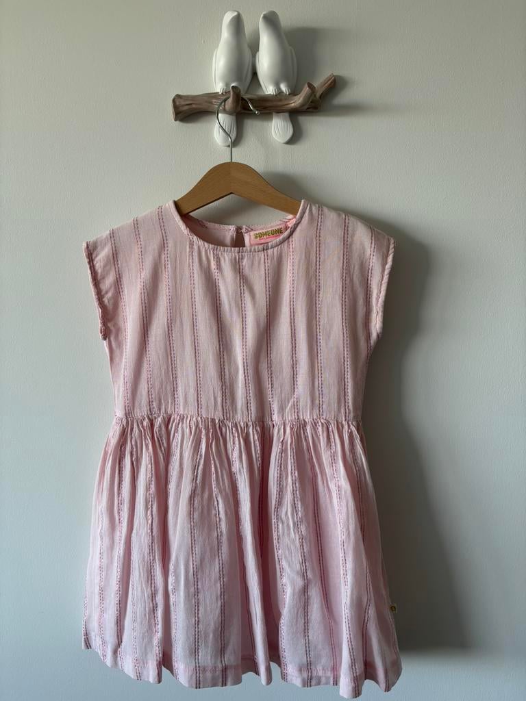 Roze Someone jurk met feestelijk stiksel maat 110, Kinderen en Baby's, Kinderkleding | Maat 110, Verzenden, Zo goed als nieuw