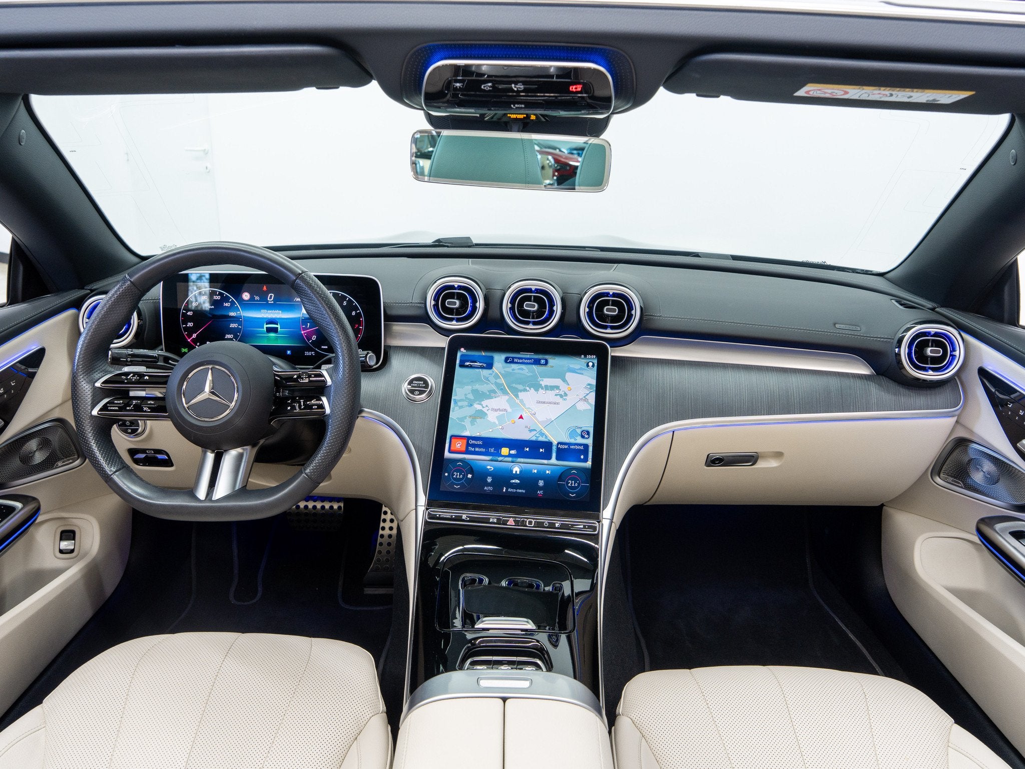 Mercedes-Benz CLE 300 4Matic AMG Premium Night *BEIGE LEDER*, Auto's, 4 zetels, Gebruikt, Beige, 4 cilinders