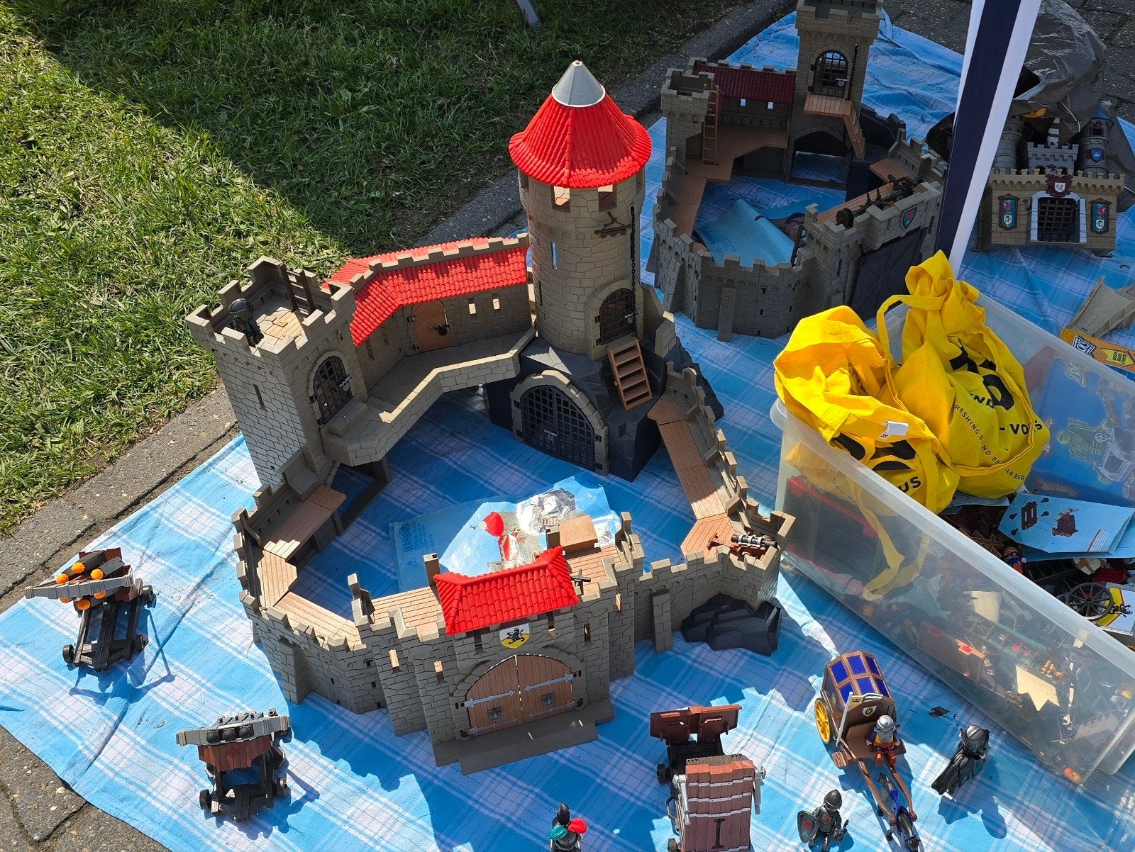Set van twee Playmobil kastelen inc uitbreidingssets, Kinderen en Baby's, Speelgoed | Playmobil, Ophalen, Gebruikt, Complete set