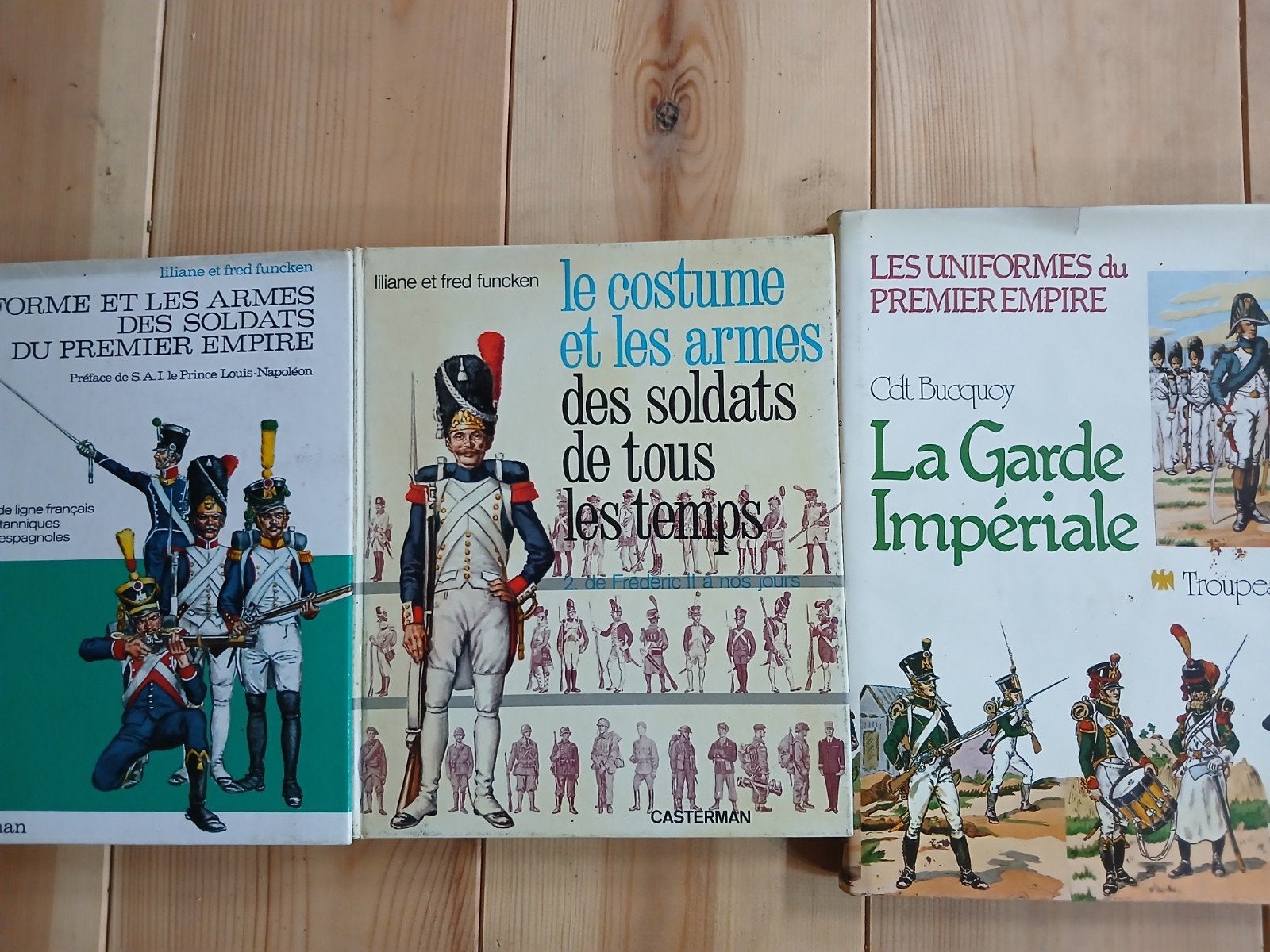 3 oude boeken militaire uniformen – Napoléon / Premier Empir, Ophalen of Verzenden