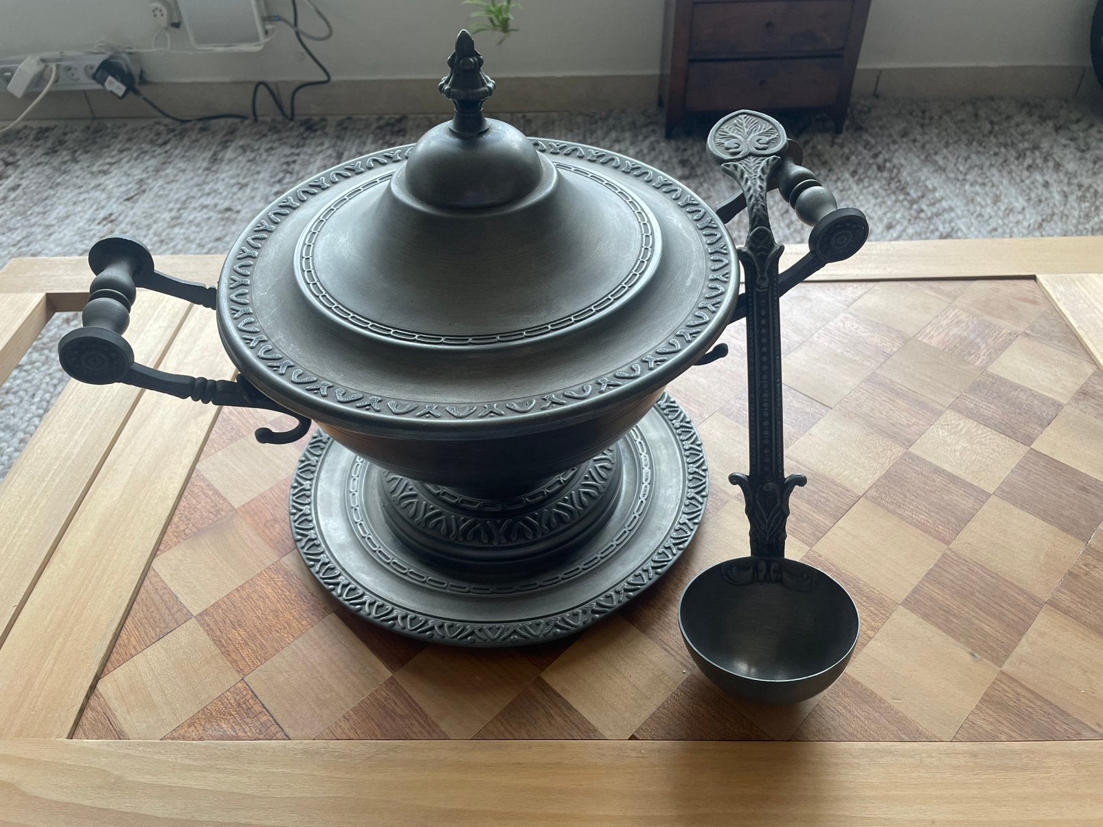 Grote tinnen soeppot / terrinedeksel, lepel & bord – 3,68 kg, Enlèvement