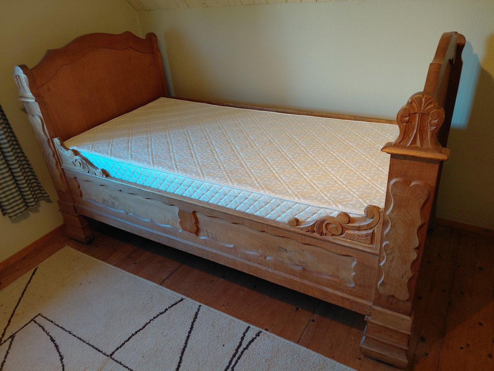 Antieken bed, Enlèvement