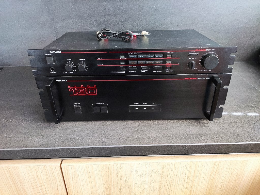 Nikko alpha 130 en beta 30 versterker, Autres marques, 60 à 120 watts, Enlèvement, Stéréo