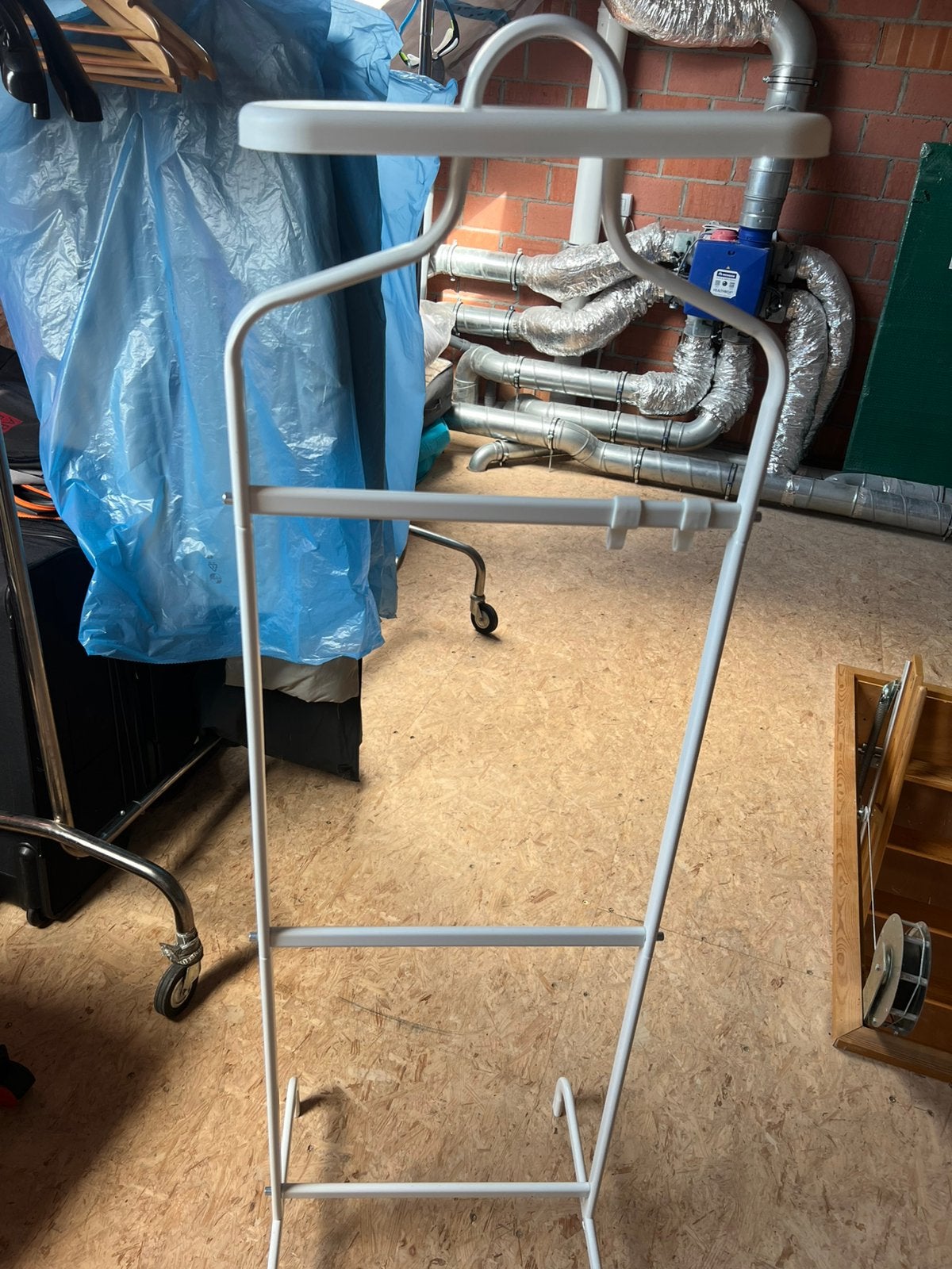 Porte costume, Enlèvement, Utilisé