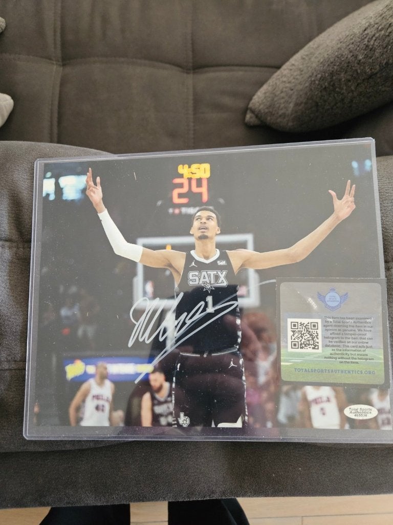 Victor Wembanyama foto gesigneerd, Sport en Fitness, Basketbal, Ophalen of Verzenden, Nieuw