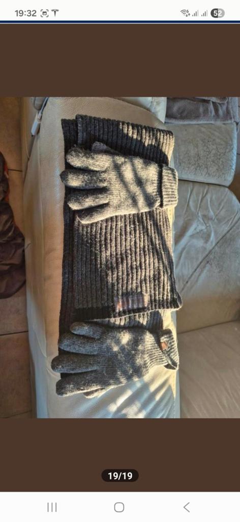 Set sjaals en handschoenen, Kleding | Dames, Mutsen, Sjaals en Handschoenen, Ophalen of Verzenden, Zo goed als nieuw, Handschoenen