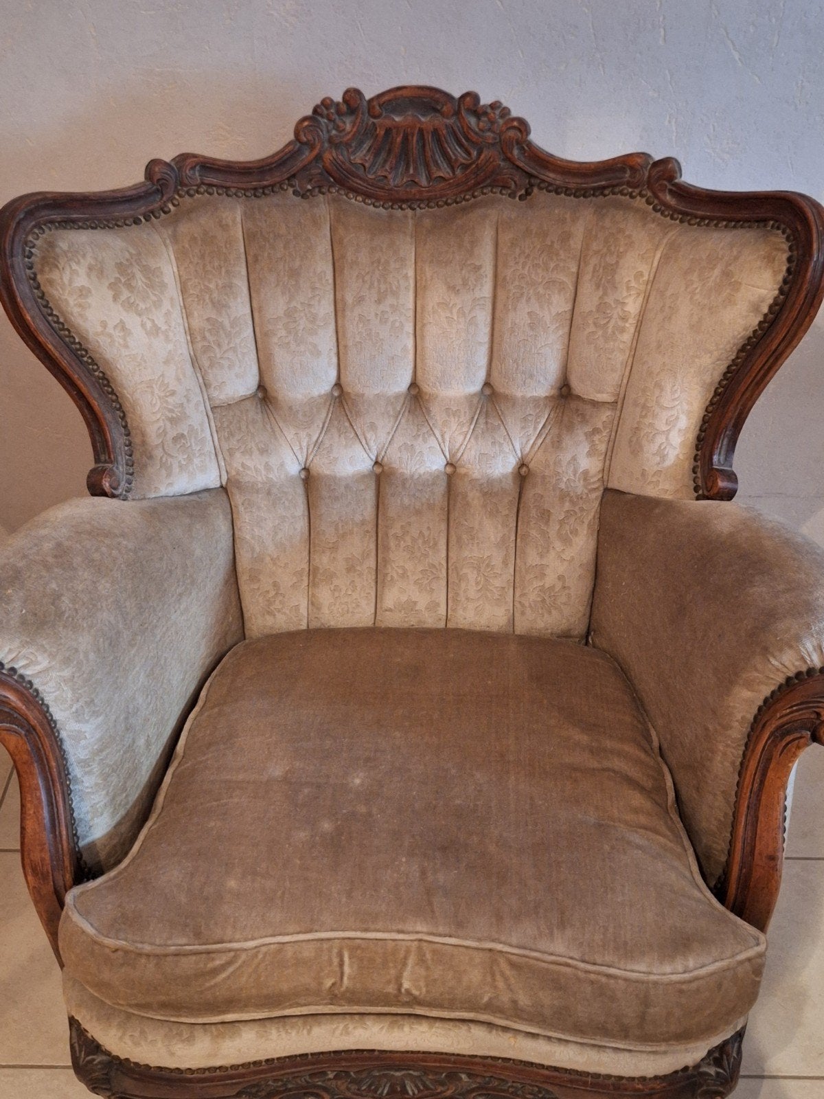 Ancien fauteuil, Enlèvement