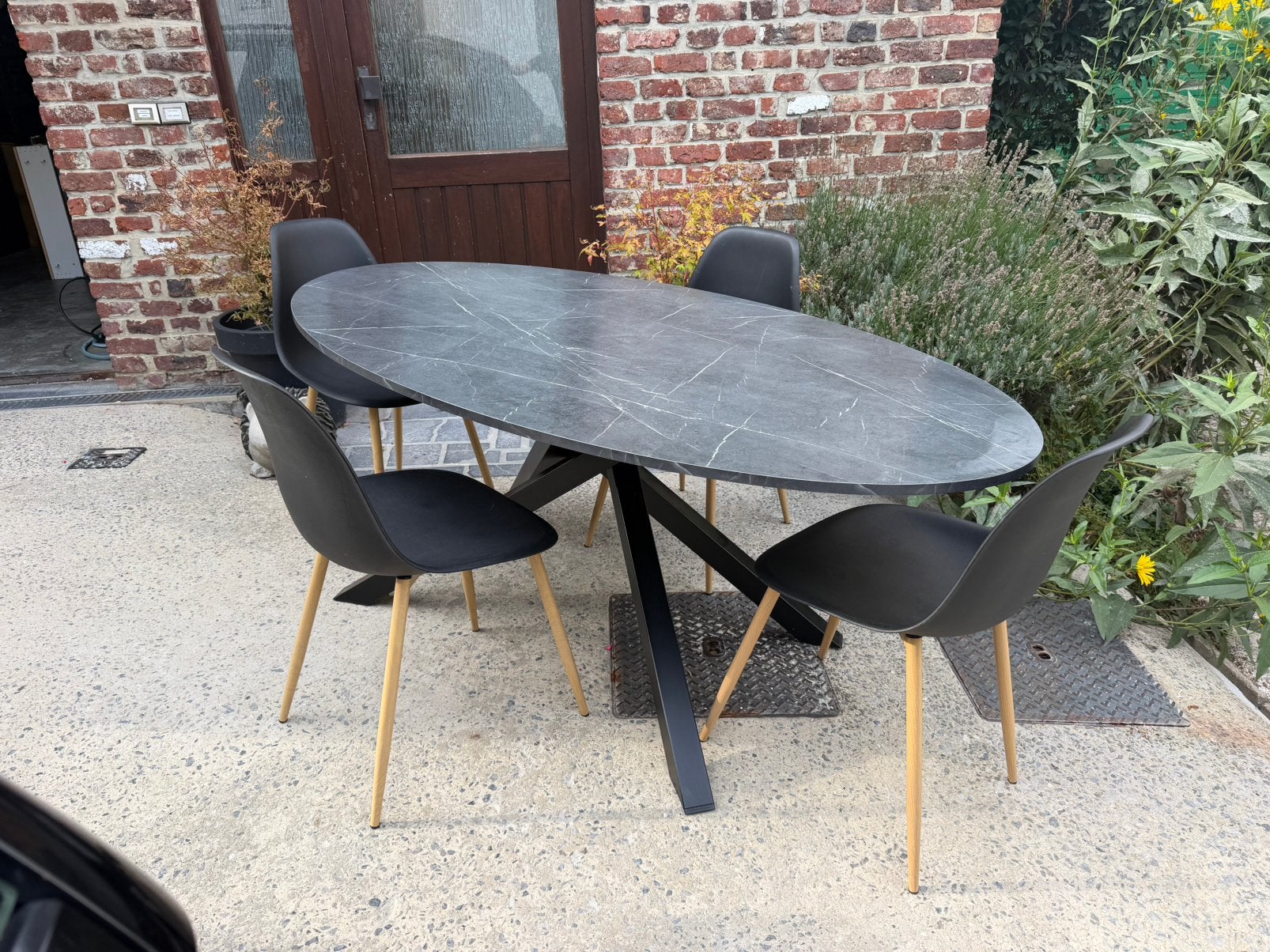 Table de salle a manger ikea noir marbré avec 4 chaises, Maison & Meubles, Enlèvement ou Envoi, Comme neuf