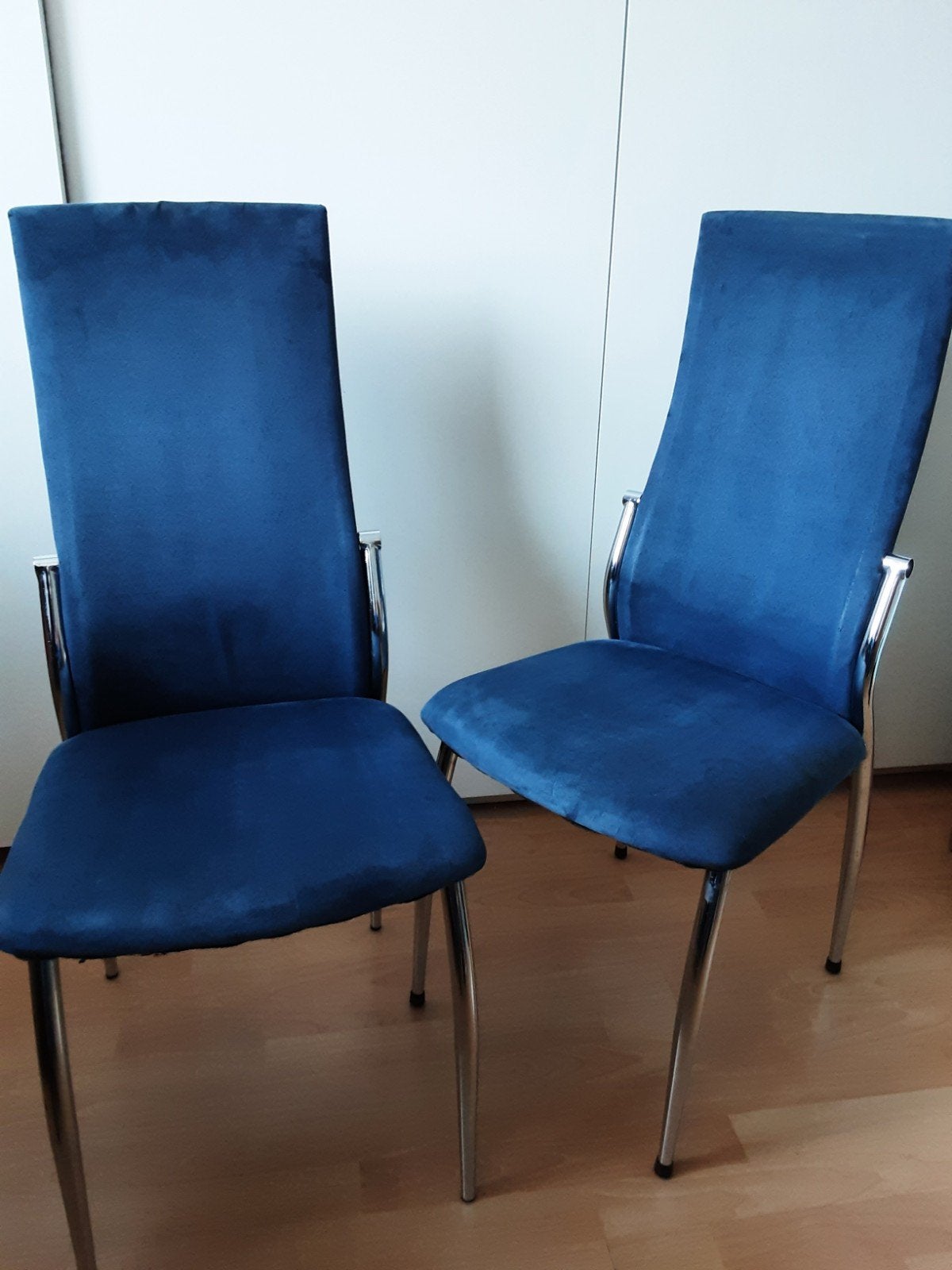 2 loungestoelen in blauwe fluweelachtige stof, €25 per parti, Ophalen, Twee, Blauw, Metaal