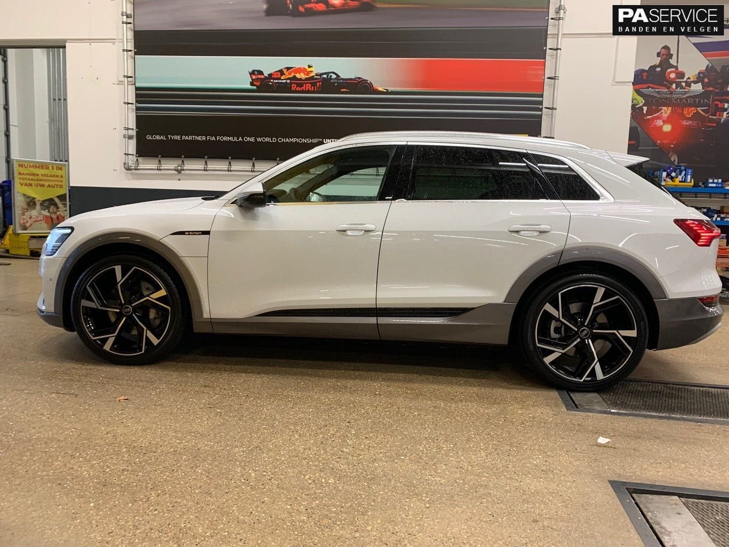 Nieuw 22 inch FPBlack Audi Etron zomerset incl Hankook, -, 285 mm, -, Banden en Velgen