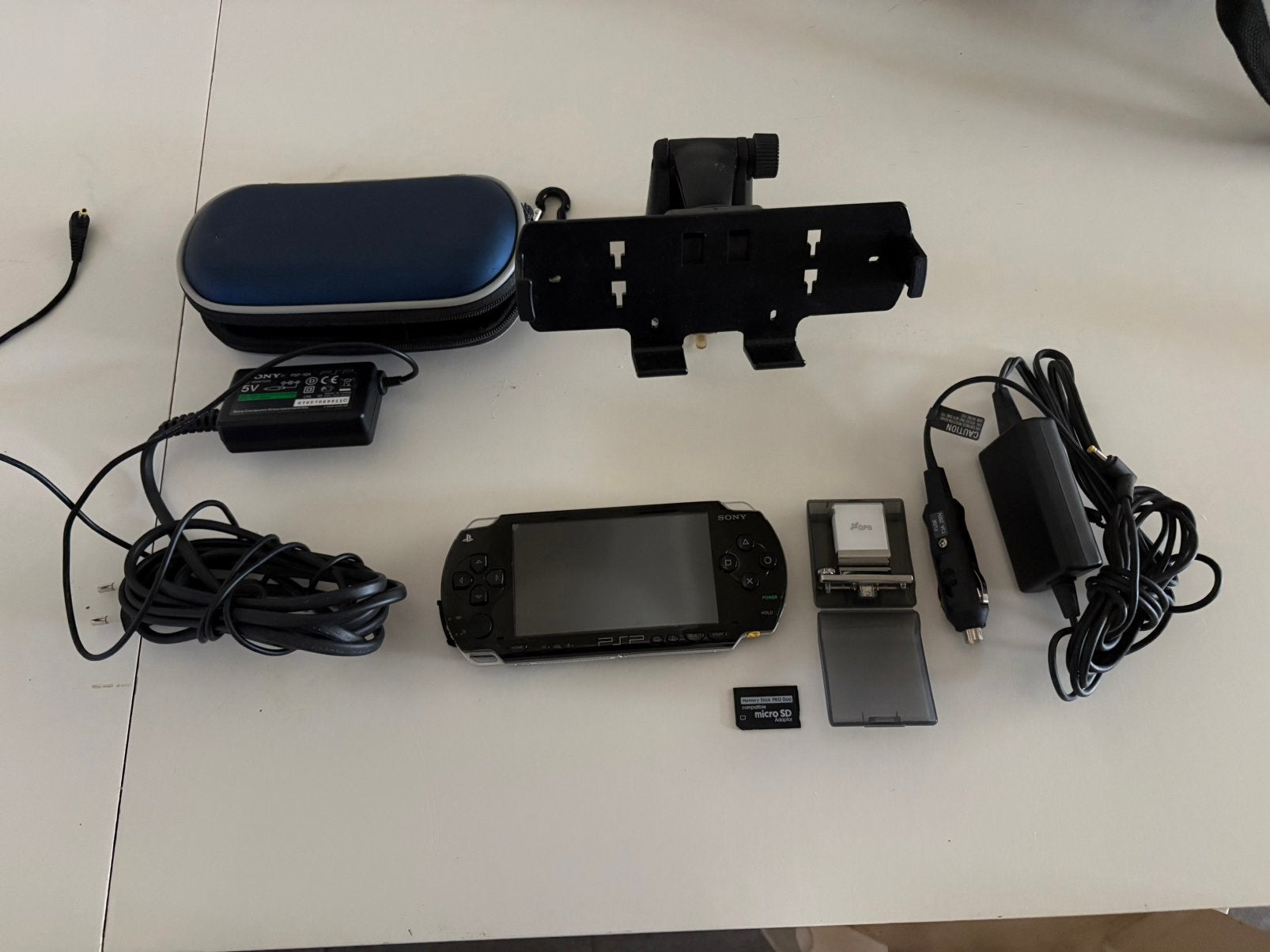 Sony psp 2000 crackée avec jeux, émulateur et kit Gps, Enlèvement ou Envoi, Comme neuf, PSP, Avec jeux
