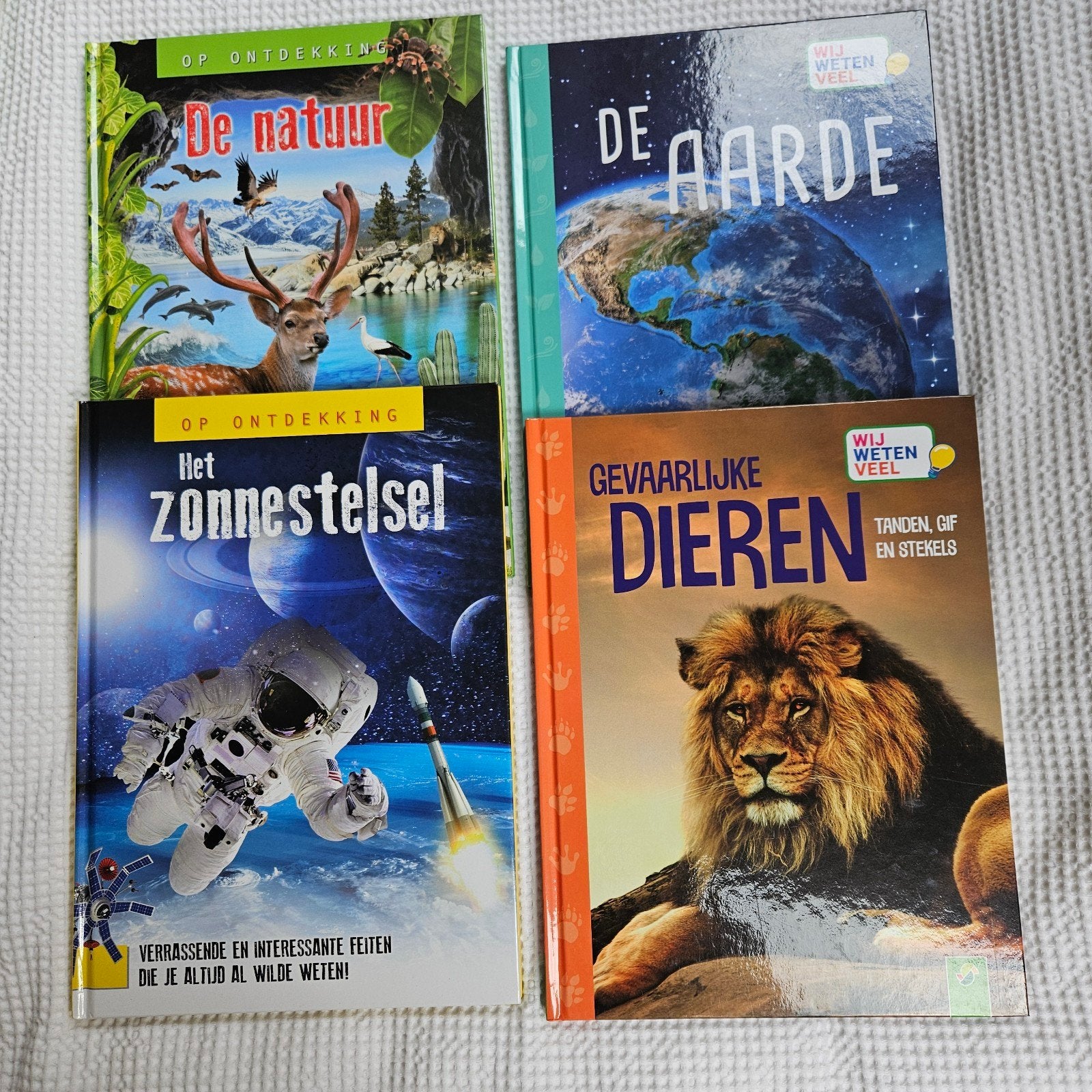Boeken de natuur, gevaarlijke dieren, de aarde, zonnestelsel, Enlèvement ou Envoi, Neuf, Non-fiction